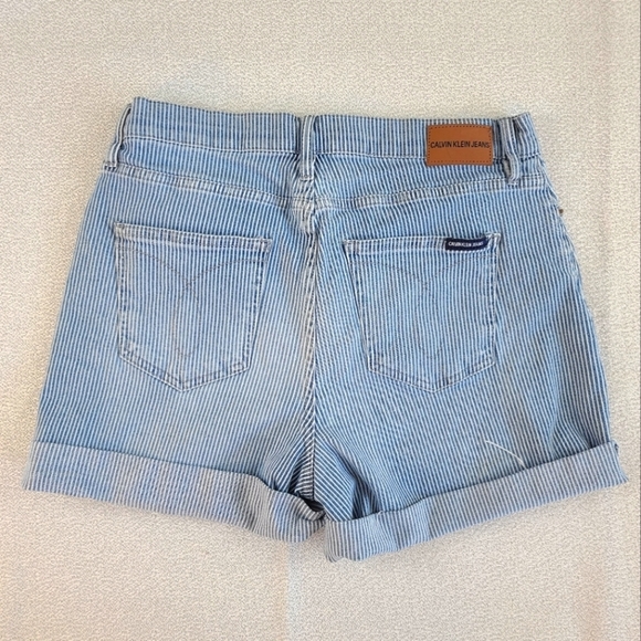 Calvin Klein Size 10 Denim Short Railroad Stripe Blue White Cuffed - Picture 2 of 6